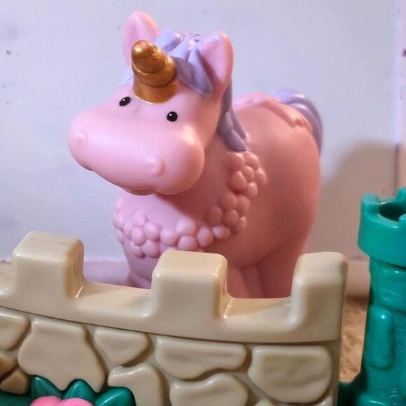 Fisher-Price Little People Maiden Mary Unicorn Set Parts 2003–2006 Castle - Picture 2 of 9